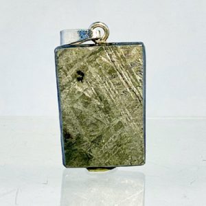 Meteorit, Eisenmeteorit, Meteoritanhänger, Meteorittalisman, geschliffen und angeätzt, Eisenstruktur