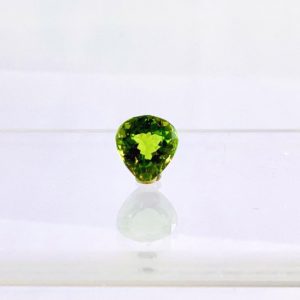 Peridot, Olivin, Chrysolith, Peridottropfen, Edelstein, facettiert, 6,5ct