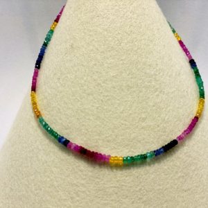 Edelsteinkette Saphir, im Verlauf facettiert, besondere Farben