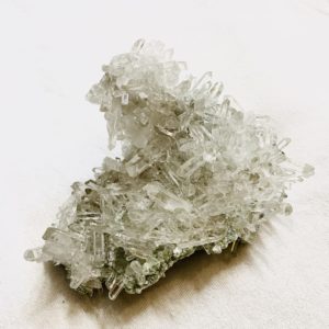 Bergkristall Peru mit klaren Nadeln